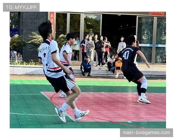 全国青少年校园手球联赛一个学校或俱乐部可派出多支代表队参赛，但每一组别只允许一支代表队